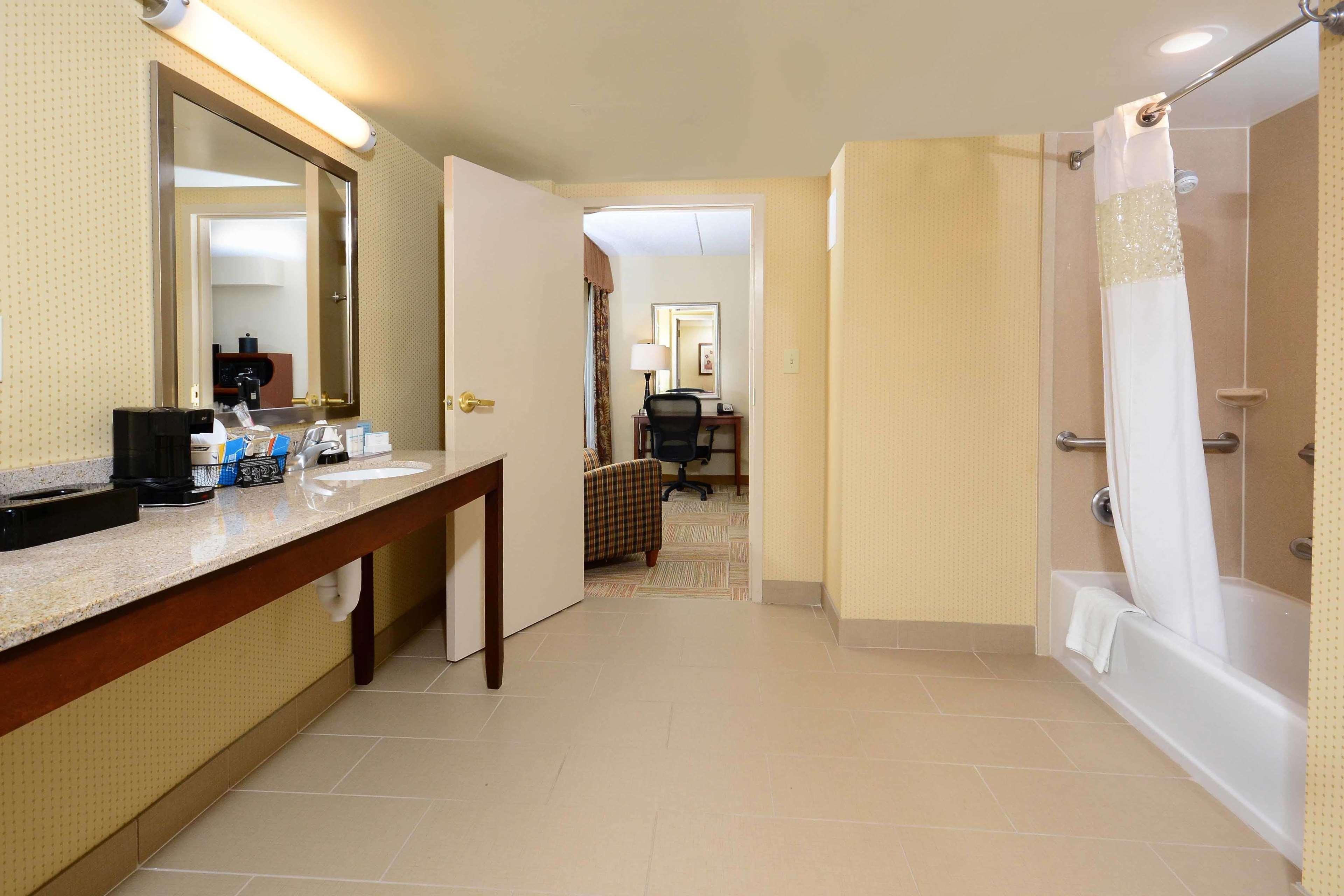 Hampton Inn Raleigh Capital Blvd North Экстерьер фото