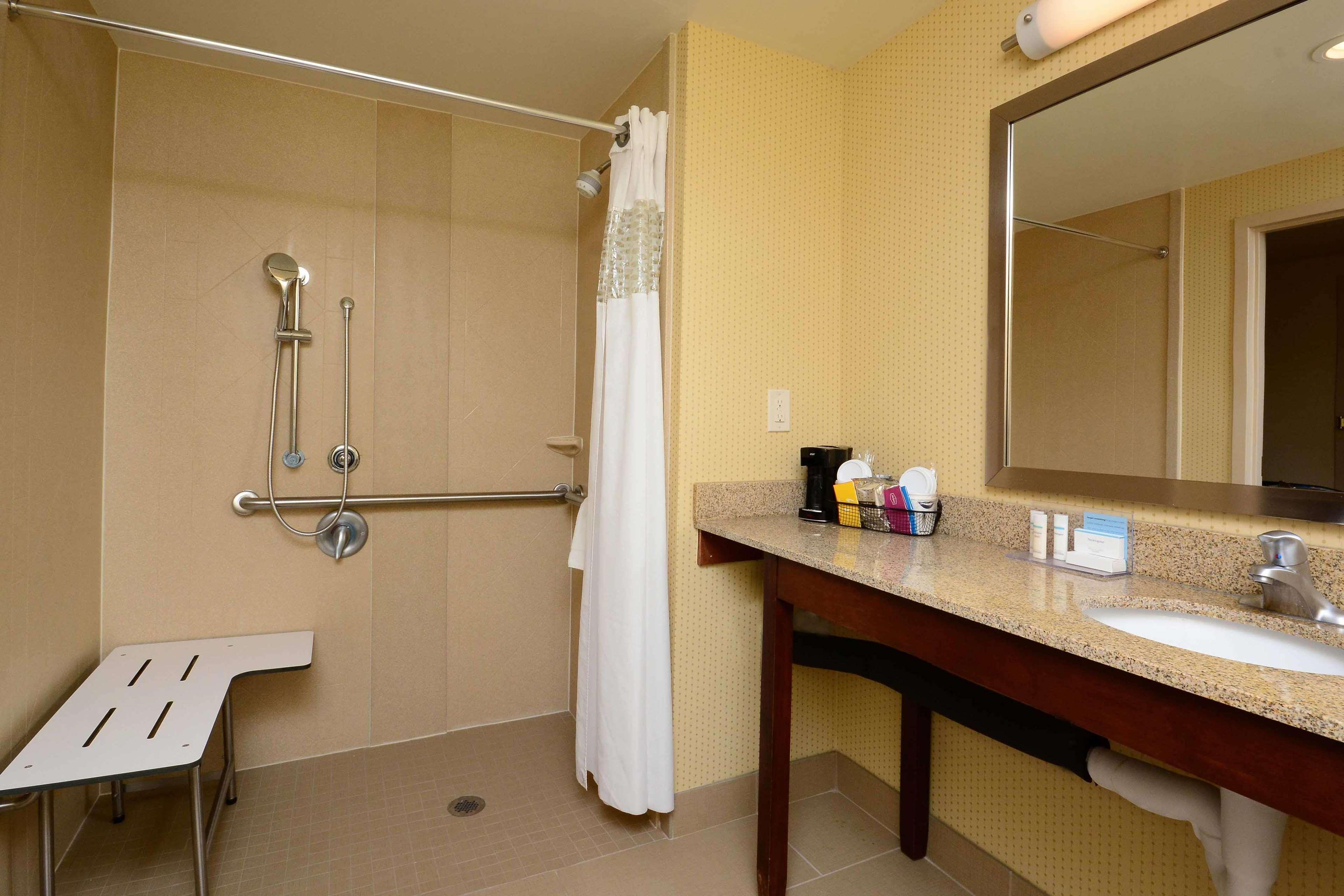 Hampton Inn Raleigh Capital Blvd North Экстерьер фото