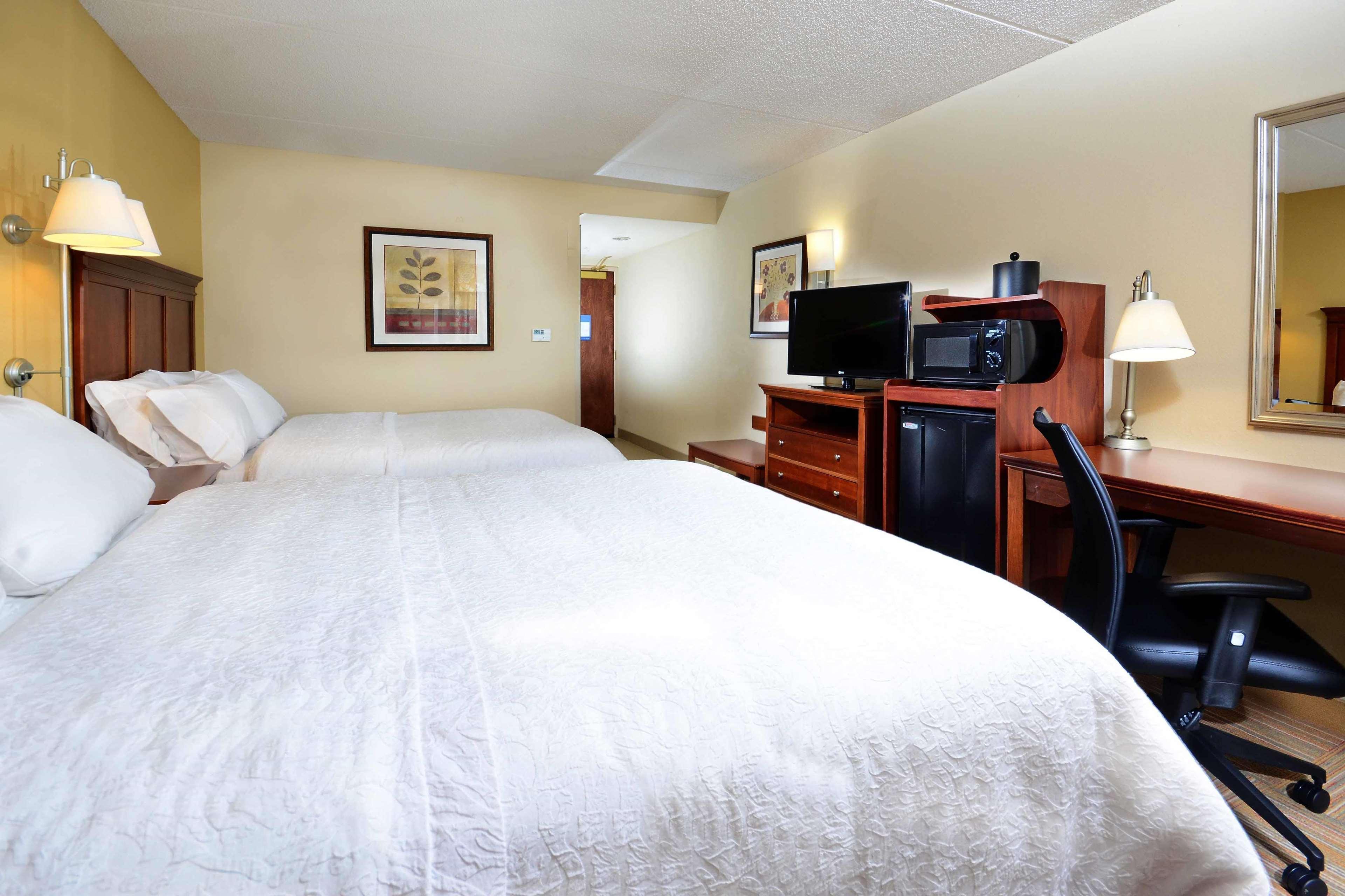 Hampton Inn Raleigh Capital Blvd North Экстерьер фото