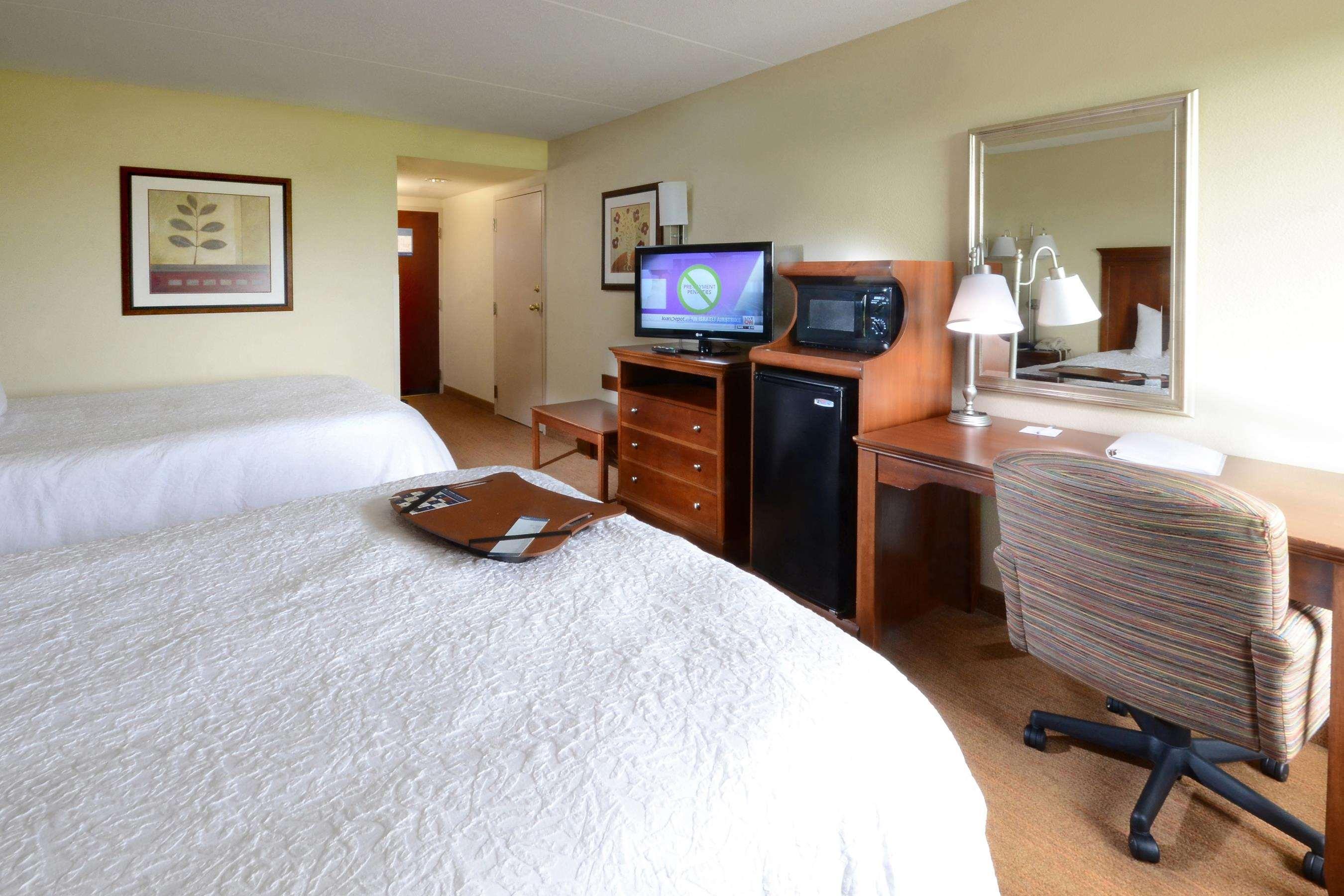 Hampton Inn Raleigh Capital Blvd North Экстерьер фото