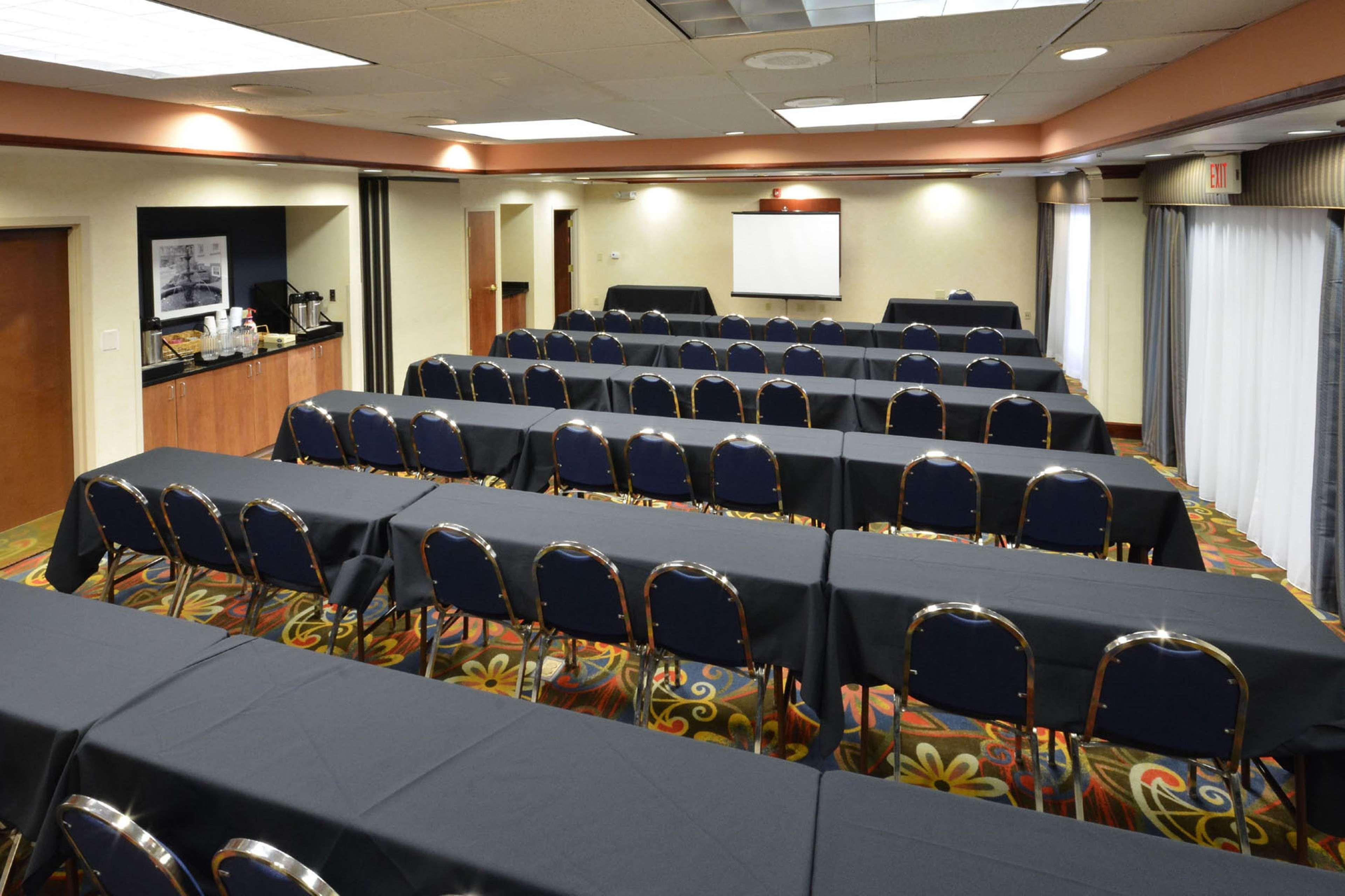 Hampton Inn Raleigh Capital Blvd North Экстерьер фото