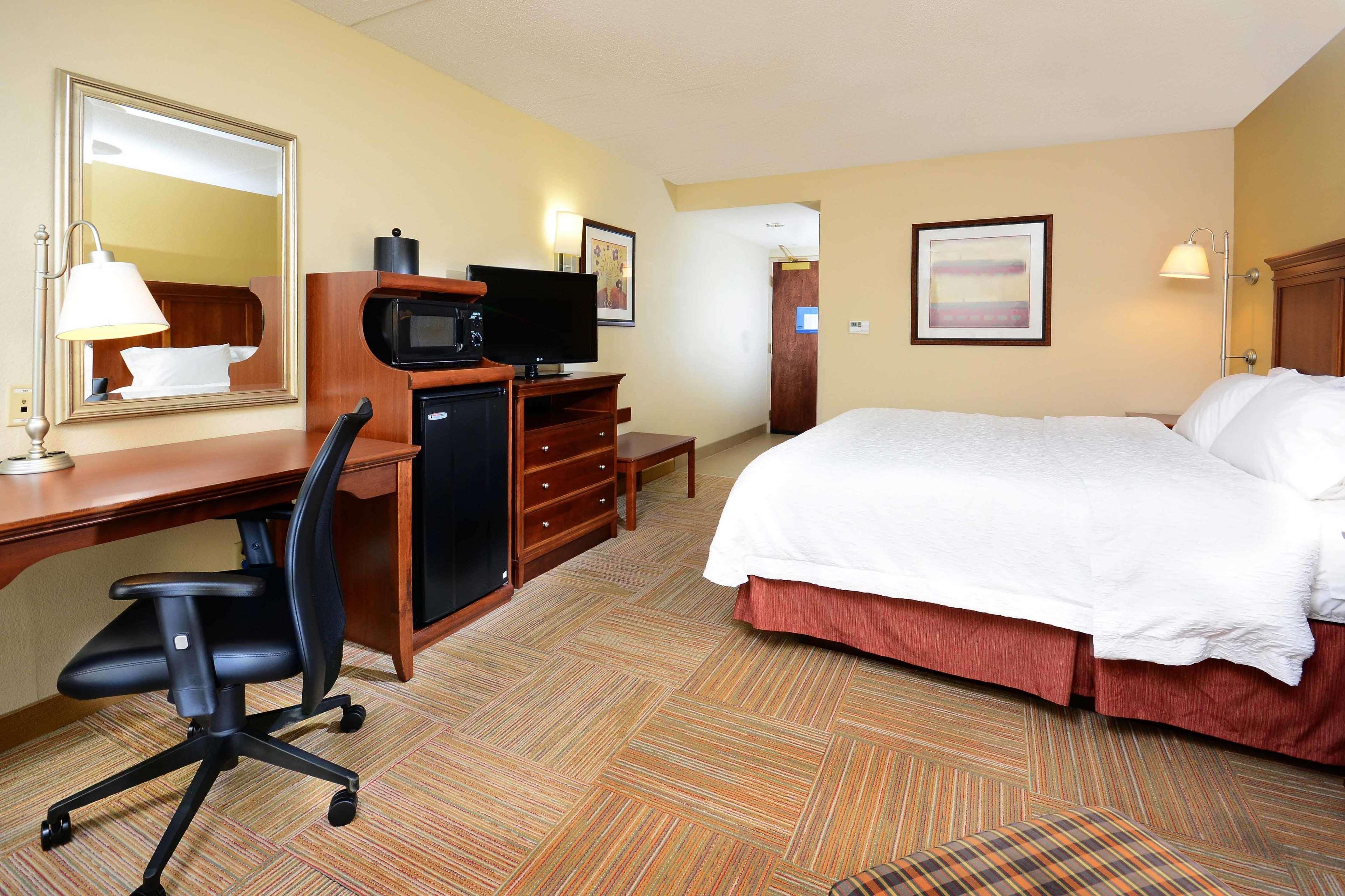 Hampton Inn Raleigh Capital Blvd North Экстерьер фото