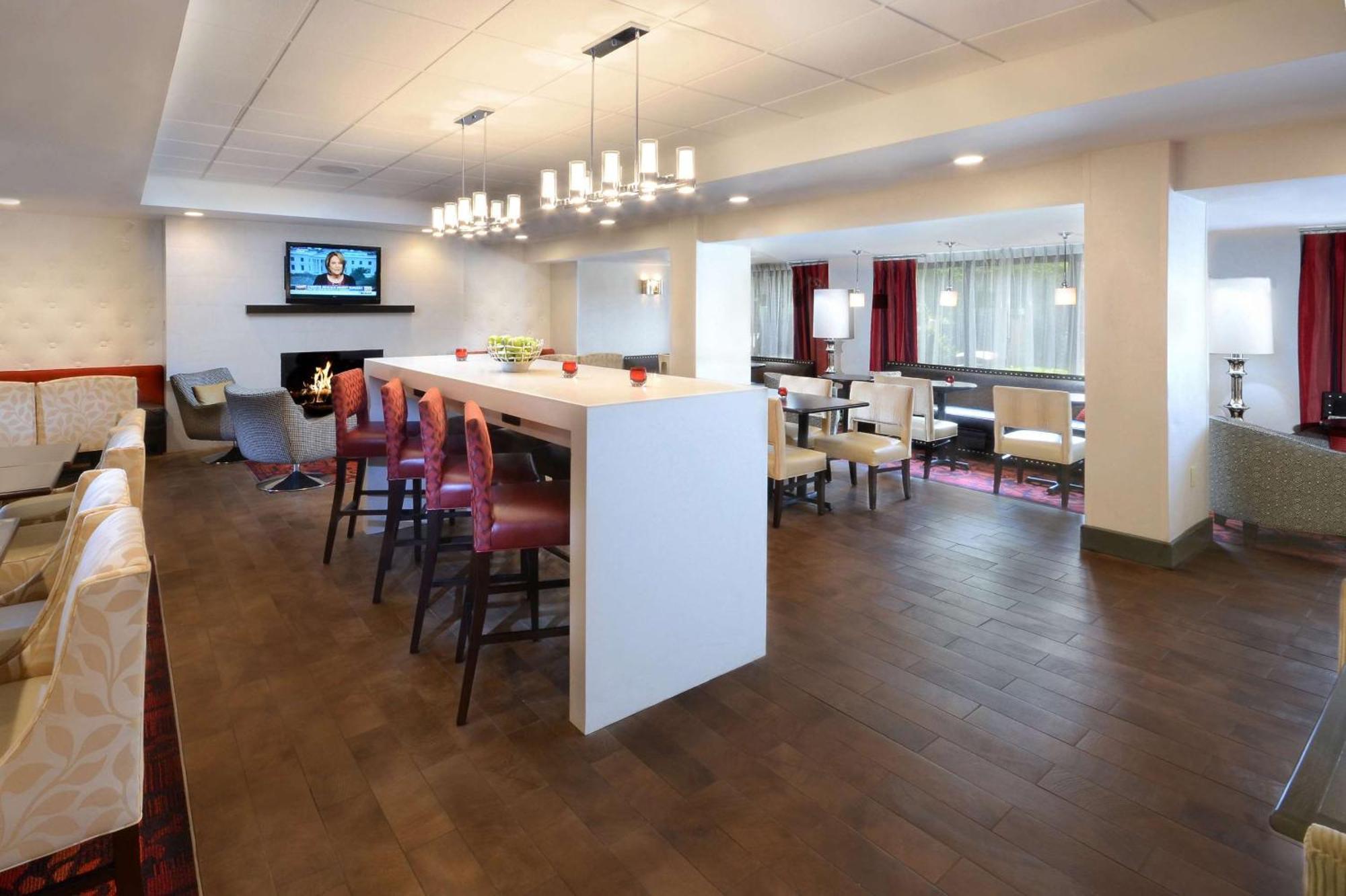 Hampton Inn Raleigh Capital Blvd North Экстерьер фото