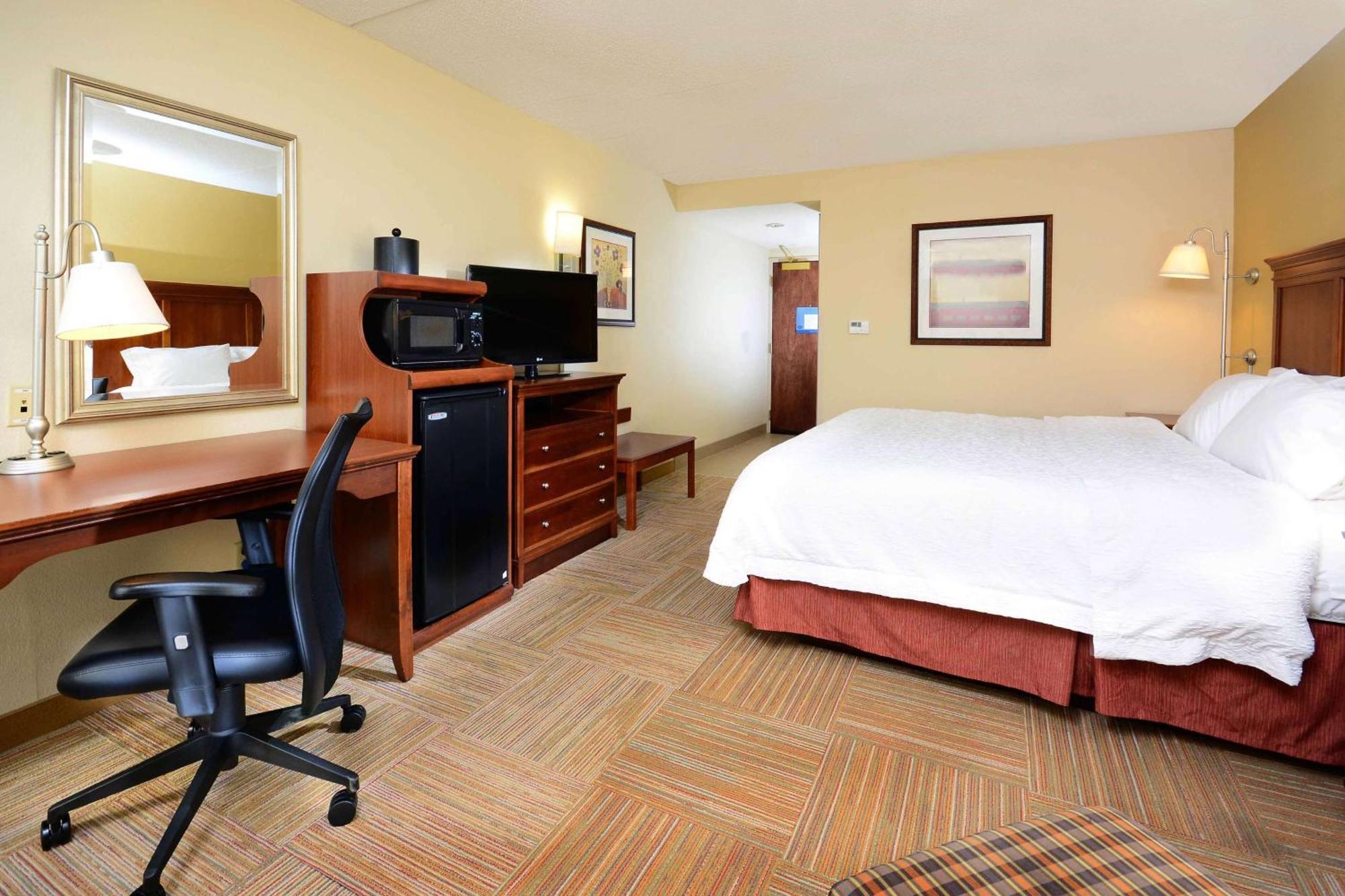 Hampton Inn Raleigh Capital Blvd North Экстерьер фото