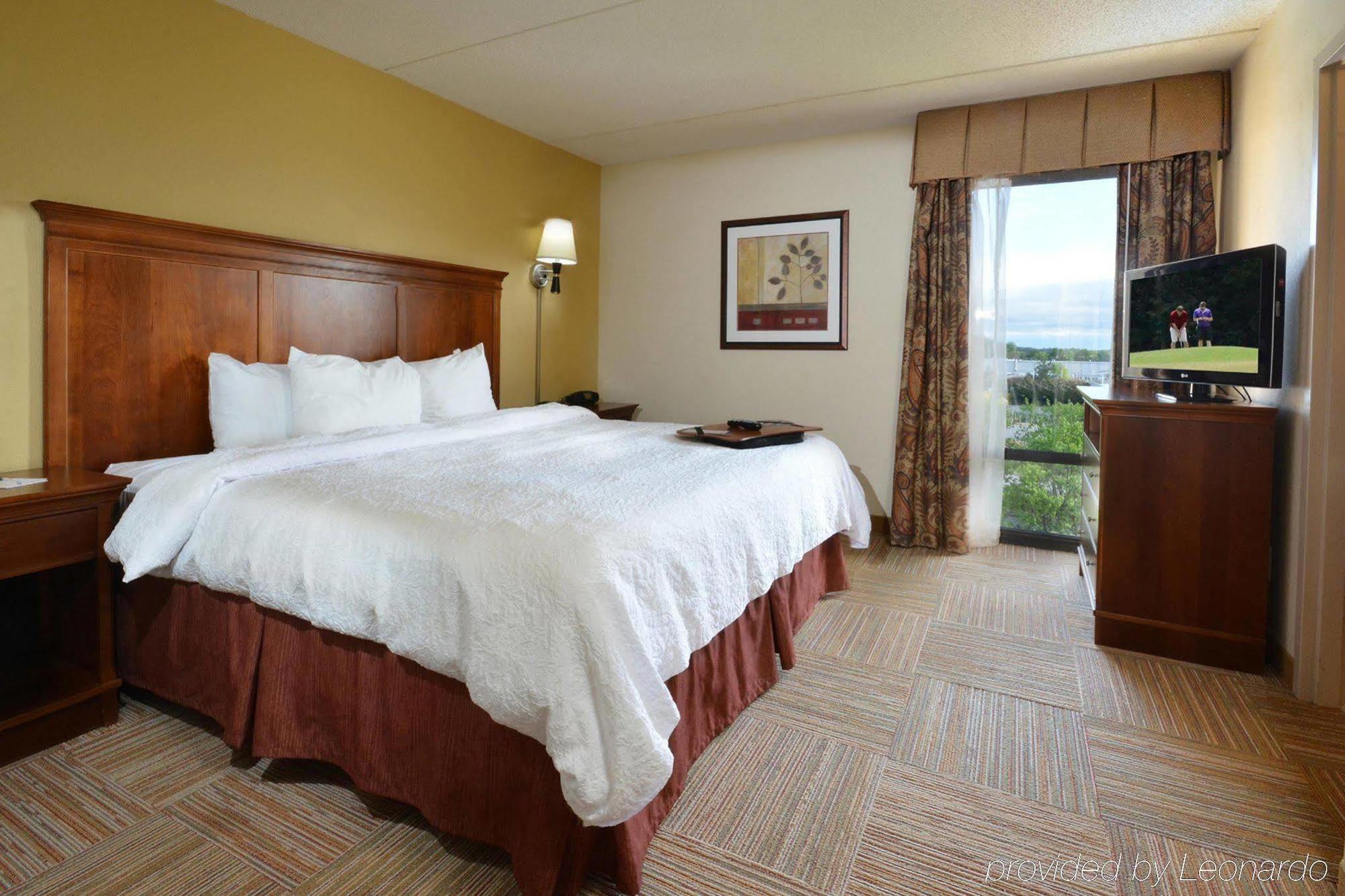 Hampton Inn Raleigh Capital Blvd North Экстерьер фото